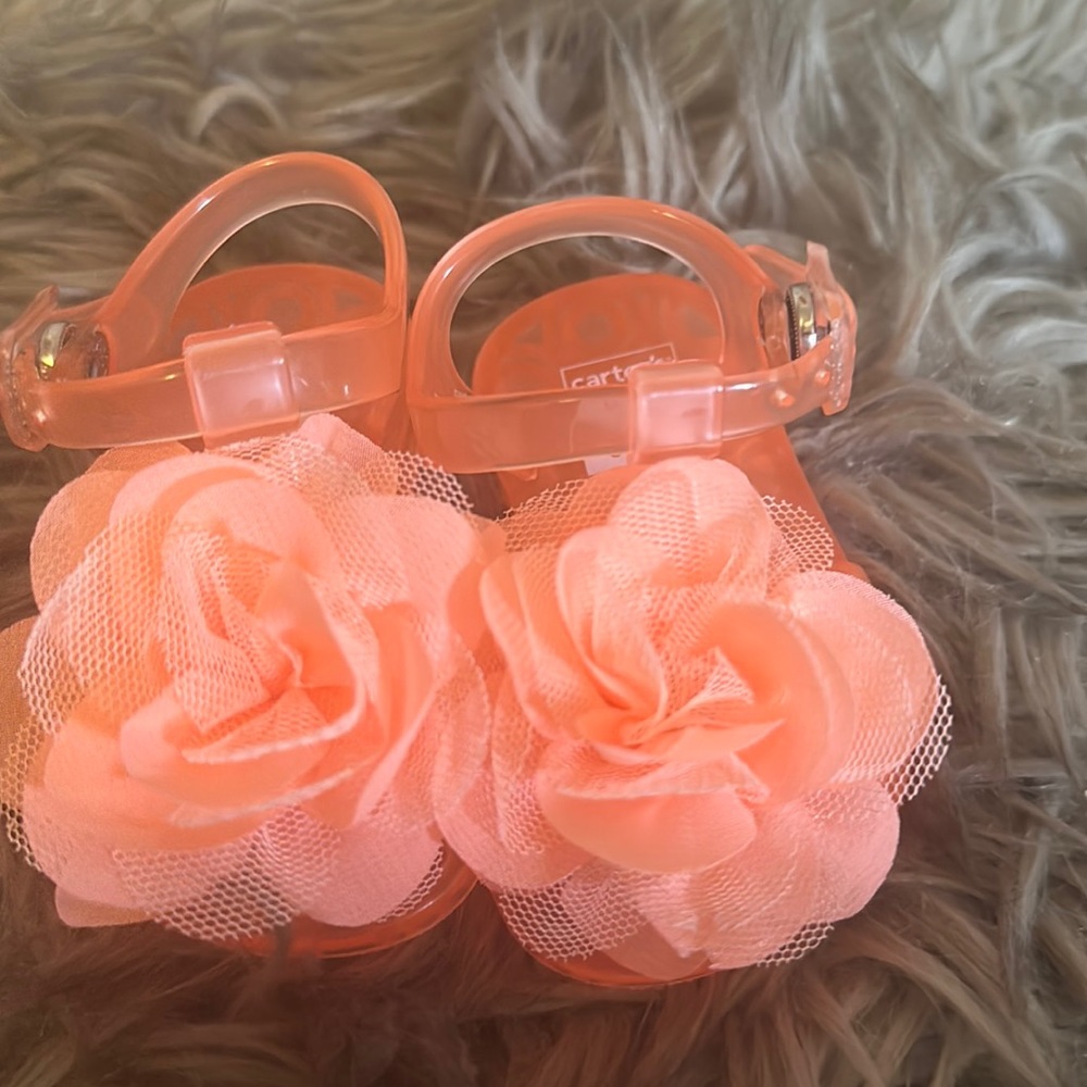 Carter’s infant girl size 0-3 months color is Coral. Super cute.
